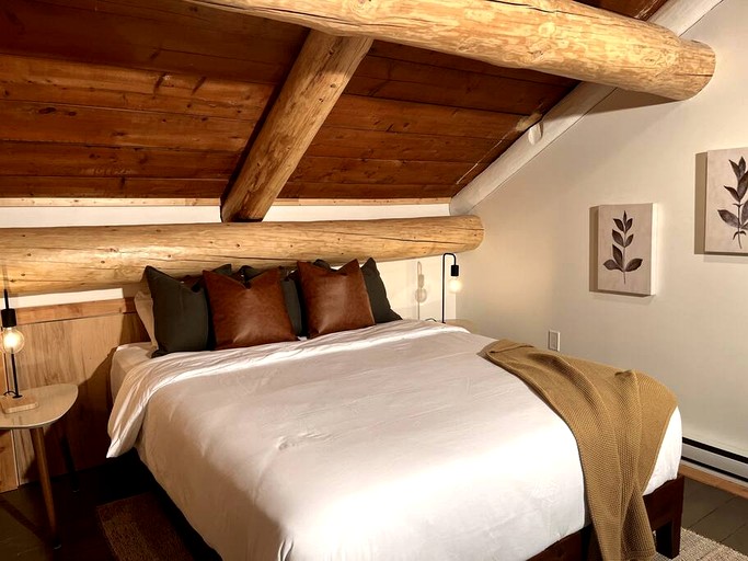 Cabins (Canada, Columbia-Shuswap, British Columbia)