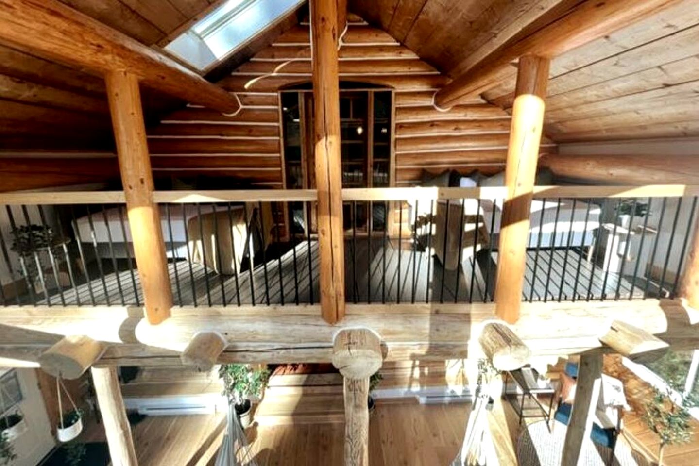 Amazing Secluded Cabin with Games and Hot-tub in Columbia-Shuswap, British Columbia