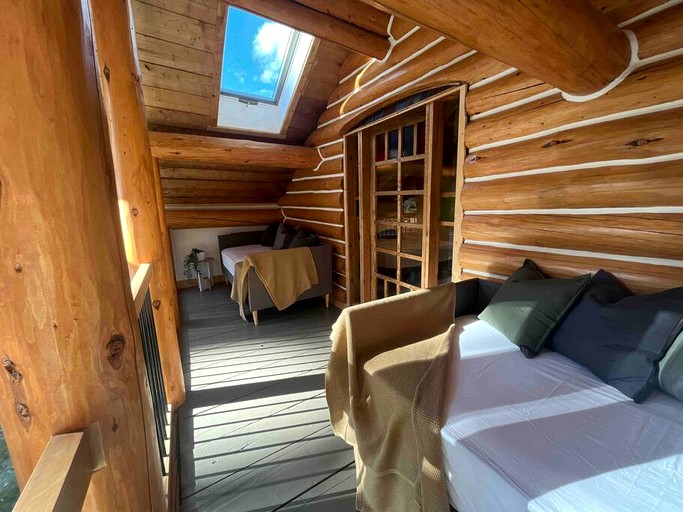 Cabins (Canada, Columbia-Shuswap, British Columbia)