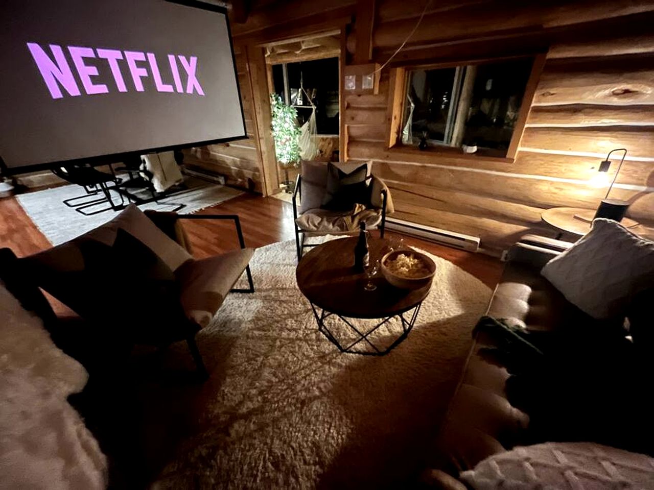 Amazing Secluded Cabin with Games and Hot-tub in Columbia-Shuswap, British Columbia