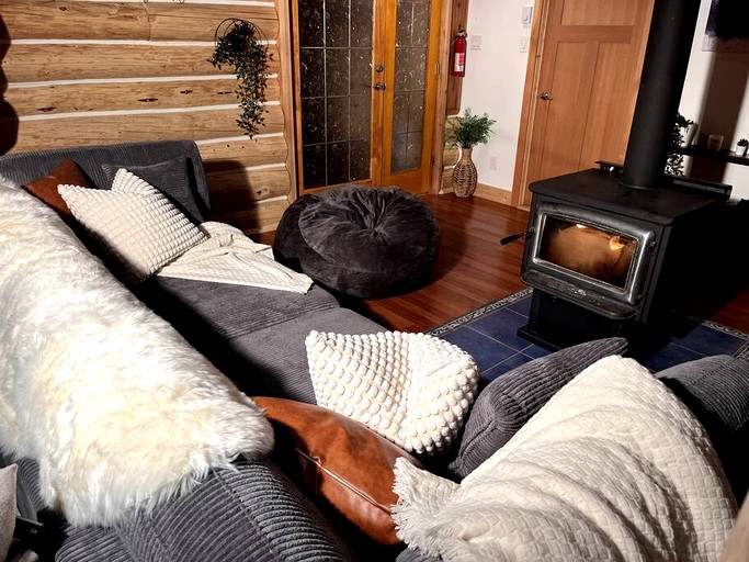 Cabins (Canada, Columbia-Shuswap, British Columbia)