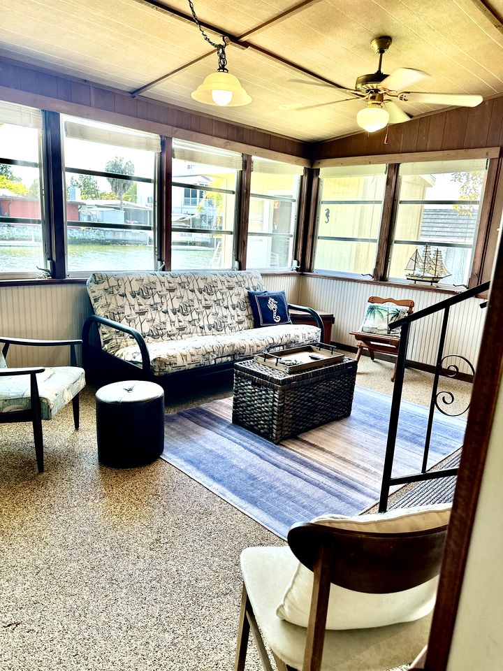 Incredible Cottage with Fantastic Sights in Weeki Wachee, Florida