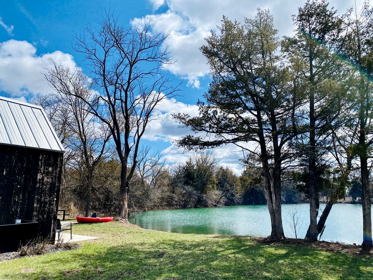 Stylish Quarry Cabin with Skylights, Paddle Boarding & Biking in Humboldt, Kansas