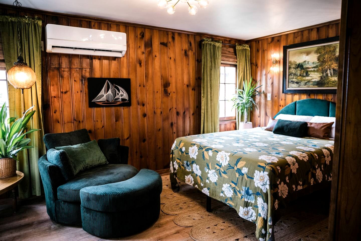 Cozy Cabin with Views of the Mississippi River near Dubuque, Iowa