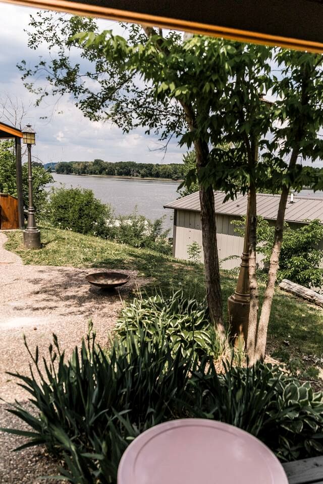 Cozy Cabin with Views of the Mississippi River near Dubuque, Iowa