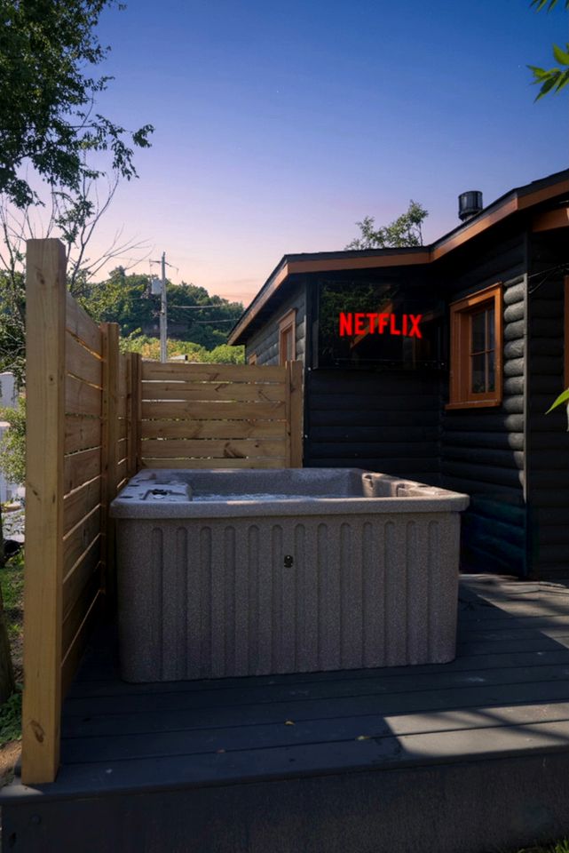 Cozy Cabin with Views of the Mississippi River near Dubuque, Iowa