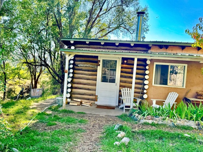 Log Cabins (United States of America, San Cristobal, New Mexico)