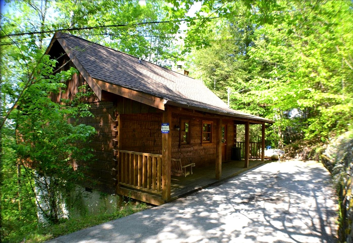 Pet-Friendly Cabin with Jacuzzi Fantastic for Hiking Trails in Pigeon Forge, Tennessee
