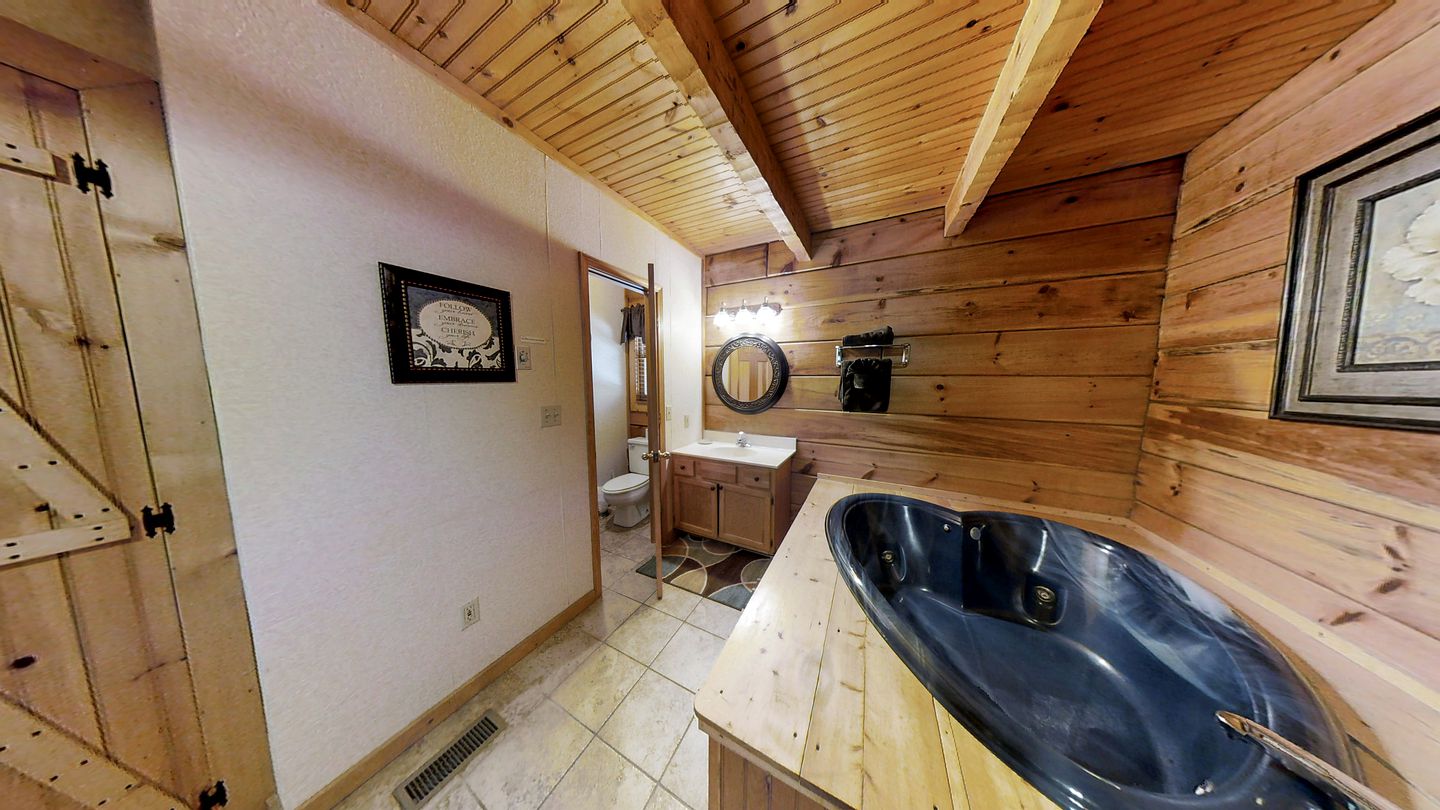 Pet-Friendly Cabin with Jacuzzi Fantastic for Hiking Trails in Pigeon Forge, Tennessee