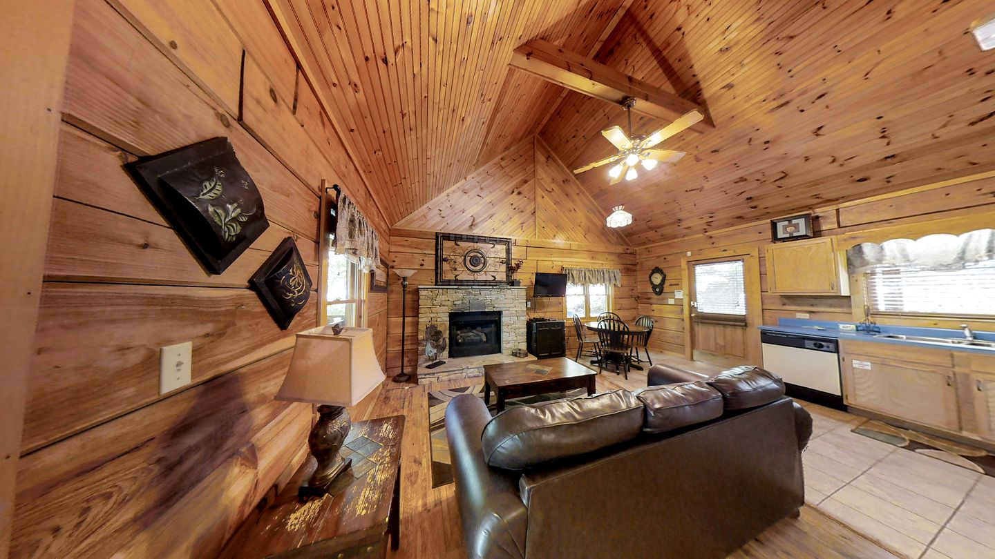Pet-Friendly Cabin with Jacuzzi Fantastic for Hiking Trails in Pigeon Forge, Tennessee
