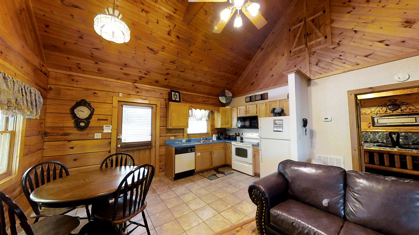 Pet-Friendly Cabin with Jacuzzi Fantastic for Hiking Trails in Pigeon Forge, Tennessee