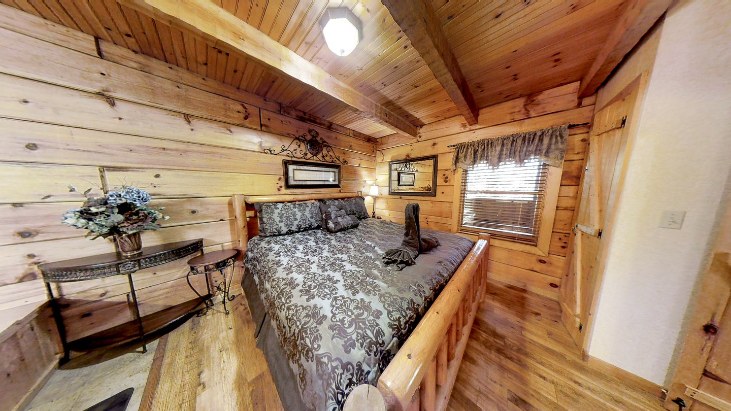 Pet-Friendly Cabin with Jacuzzi Fantastic for Hiking Trails in Pigeon Forge, Tennessee