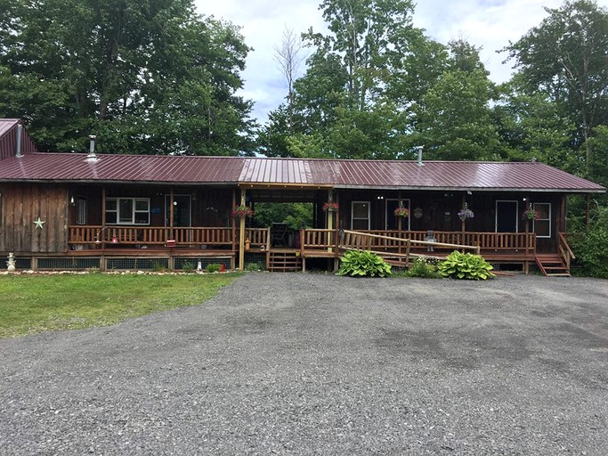 Cabins (Redfield, New York, United States)