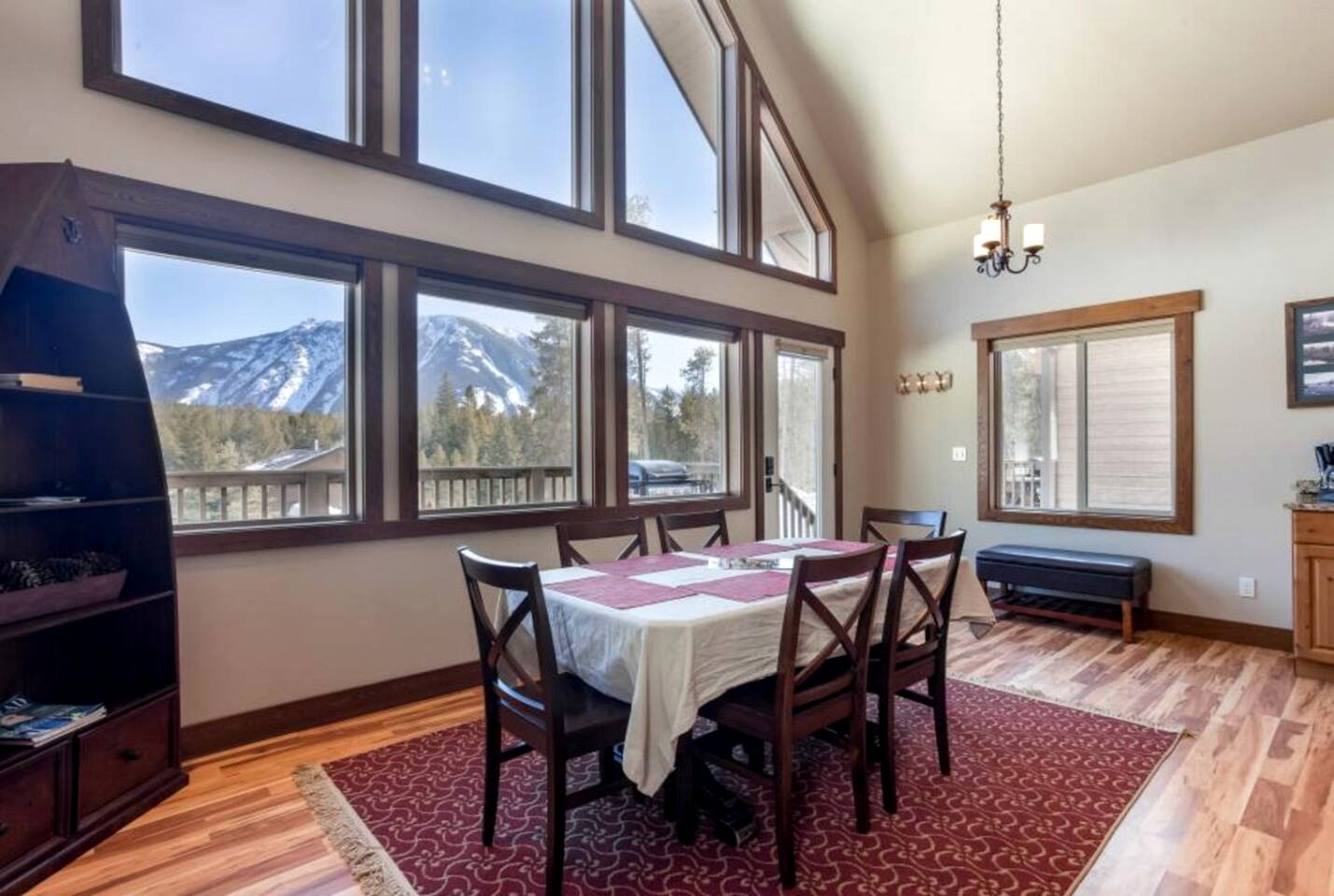 Charming Mountain Cabin for a Family Getaway near Lake McDonald, Montana