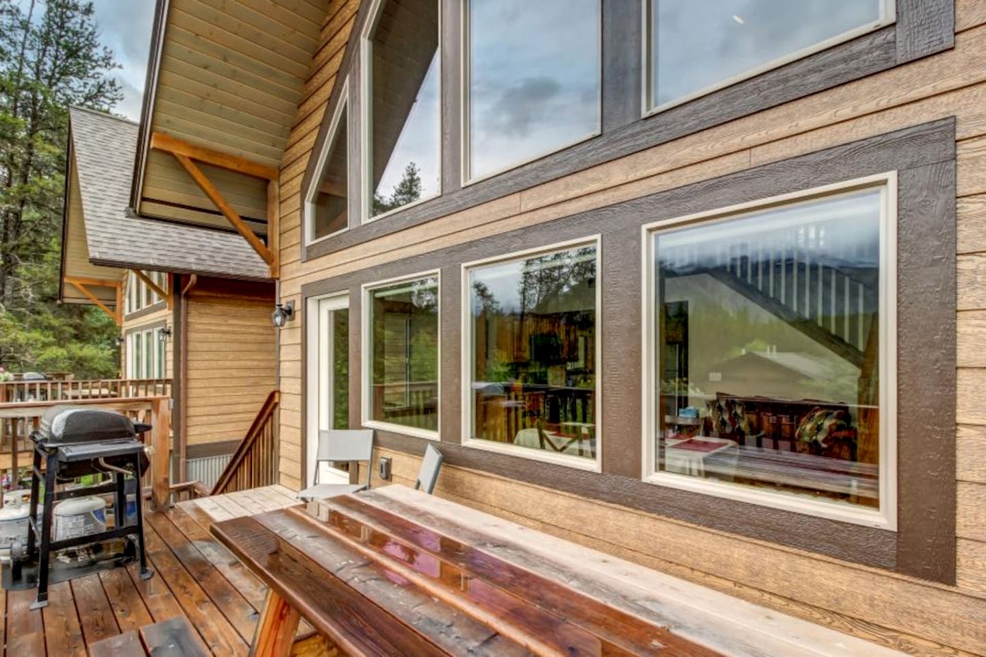 Charming Mountain Cabin for a Family Getaway near Lake McDonald, Montana