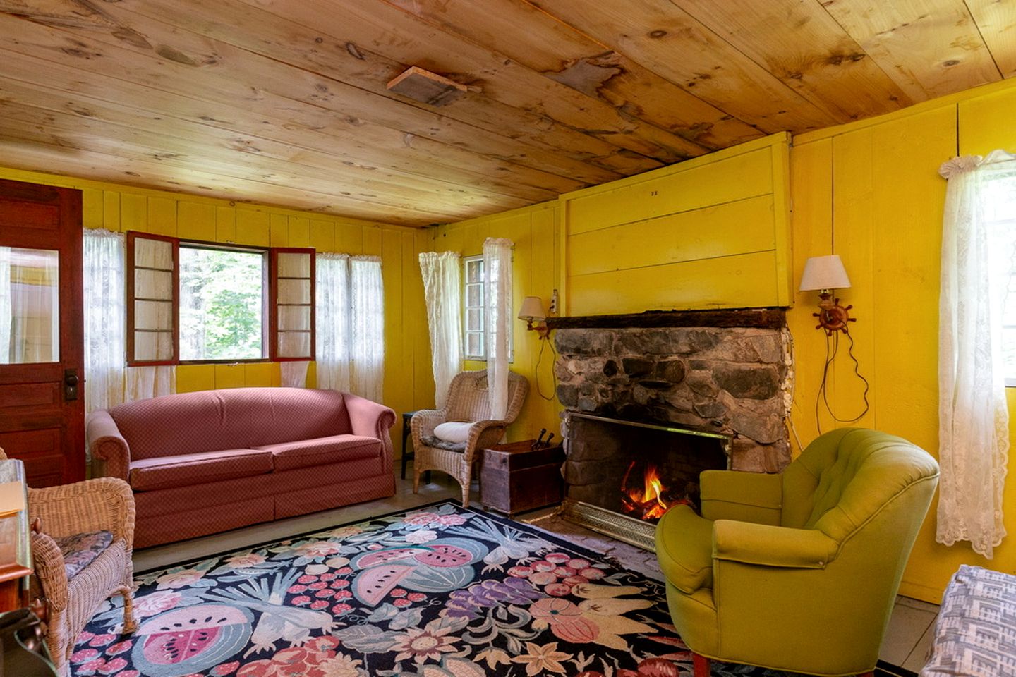 Maplewood Rustic 2BR Cabin, Water Access, Fireplace near Hanover, New Hampshire