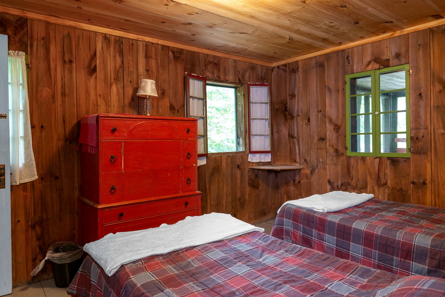 Maplewood Rustic 2BR Cabin, Water Access, Fireplace near Hanover, New Hampshire