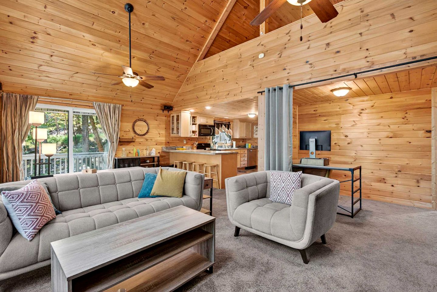 Charming Mountain Cabin with Hot Tub, Fire Pit & Resort Access Near Hedgesville, WV