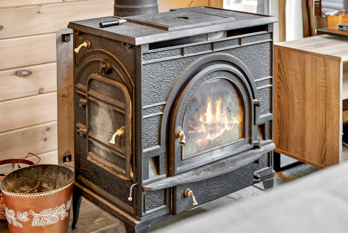 Charming Mountain Cabin with Hot Tub, Fire Pit & Resort Access Near Hedgesville, WV