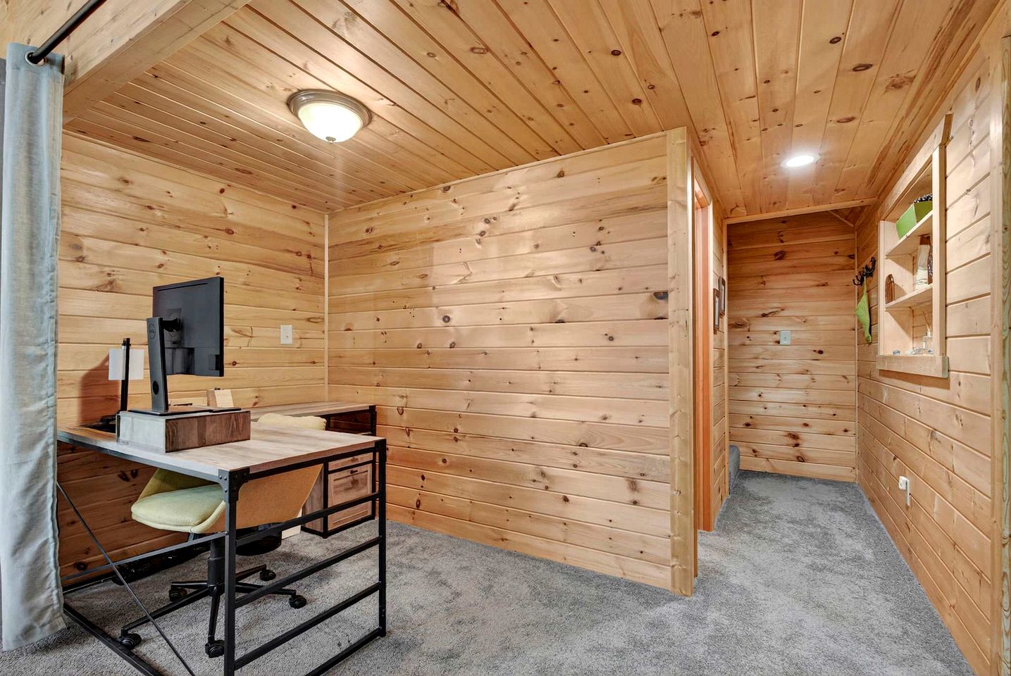 Charming Mountain Cabin with Hot Tub, Fire Pit & Resort Access Near Hedgesville, WV