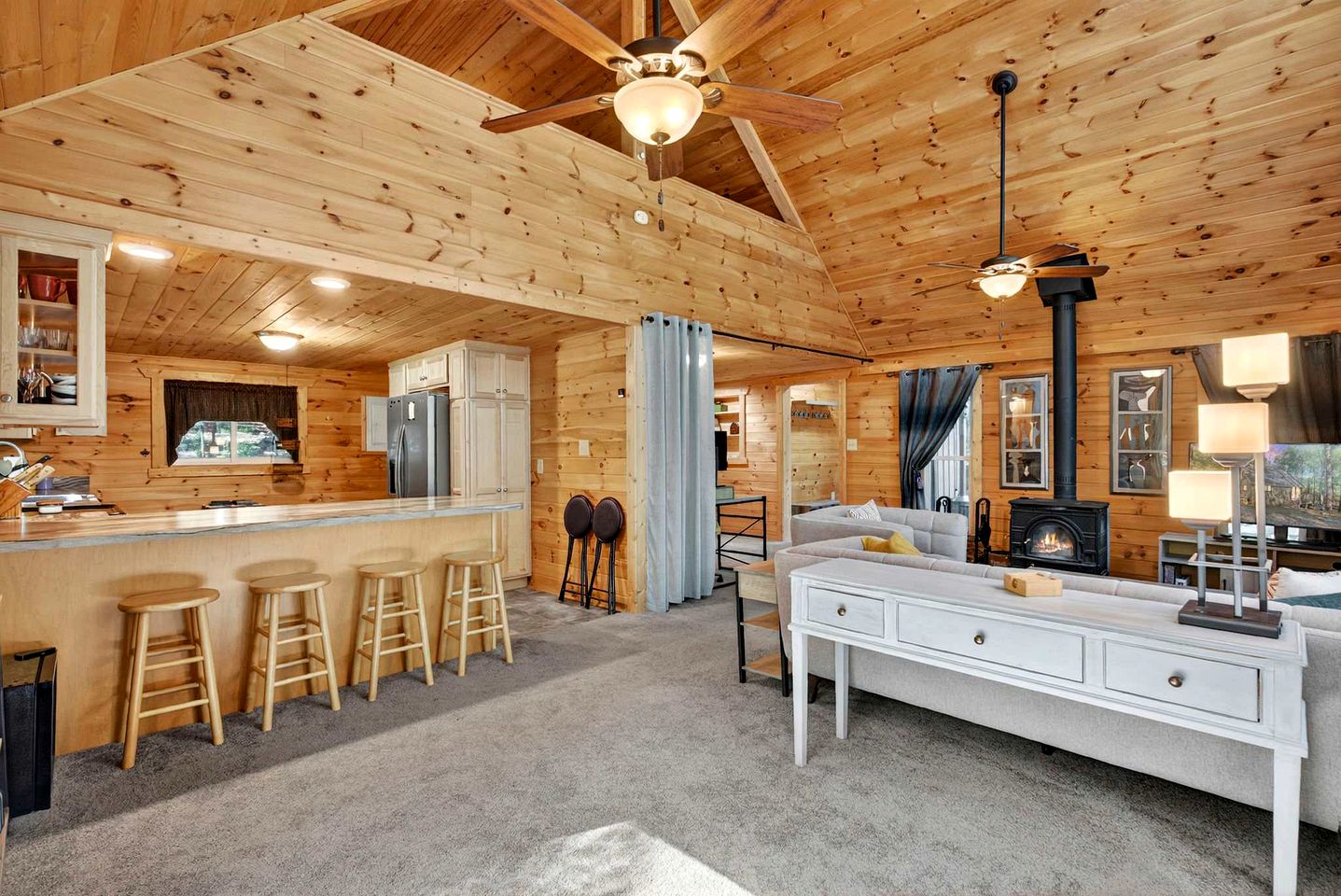 Charming Mountain Cabin with Hot Tub, Fire Pit & Resort Access Near Hedgesville, WV