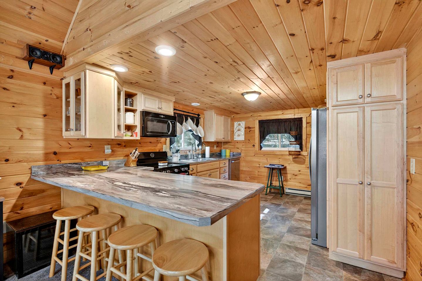 Charming Mountain Cabin with Hot Tub, Fire Pit & Resort Access Near Hedgesville, WV