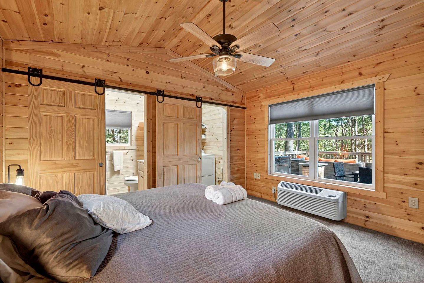 Charming Mountain Cabin with Hot Tub, Fire Pit & Resort Access Near Hedgesville, WV