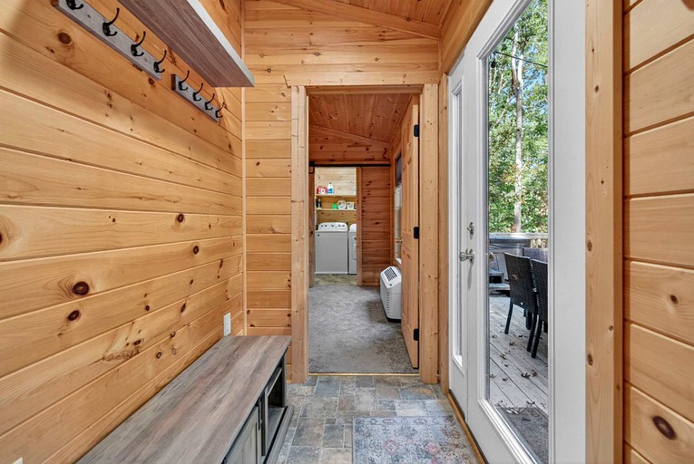 Cabins (United States of America, Hedgesville, West Virginia)