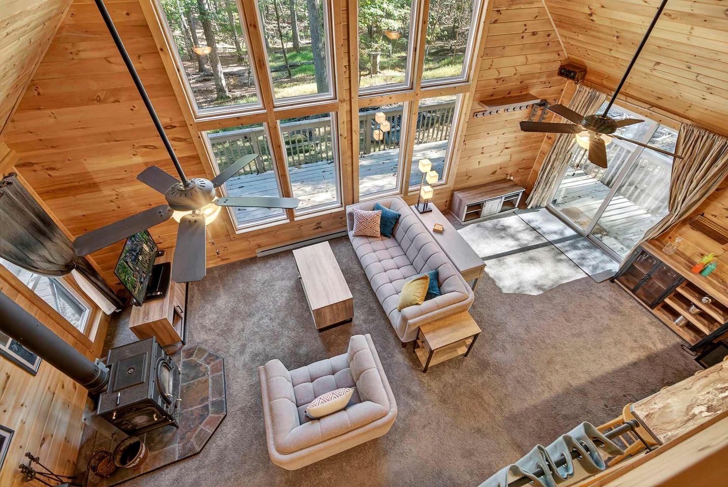 Charming Mountain Cabin with Hot Tub, Fire Pit & Resort Access Near Hedgesville, WV