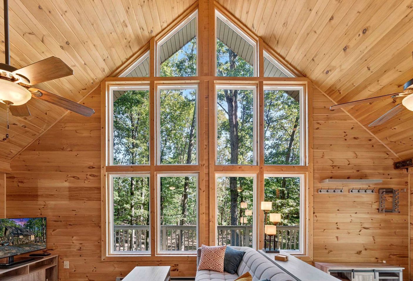 Charming Mountain Cabin with Hot Tub, Fire Pit & Resort Access Near Hedgesville, WV