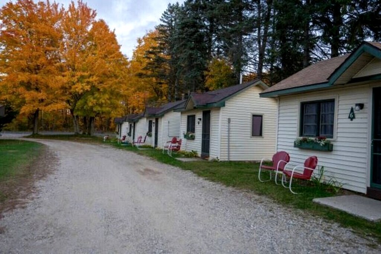 Cabins (United States of America, Cadillac, Michigan)