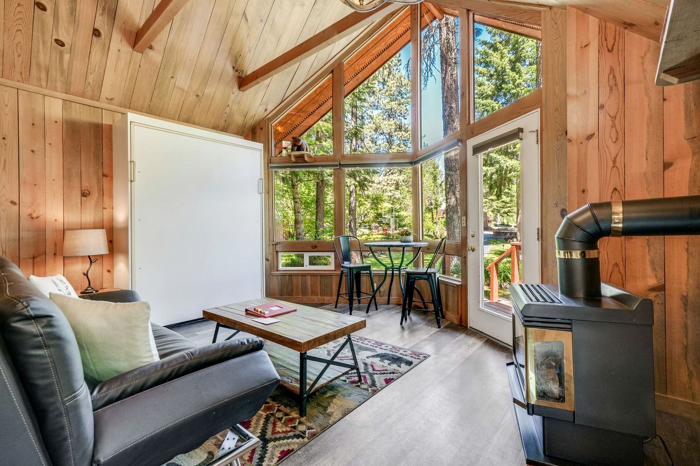 Bright and Open Cabin with Huge Windows near Hood River, Washington