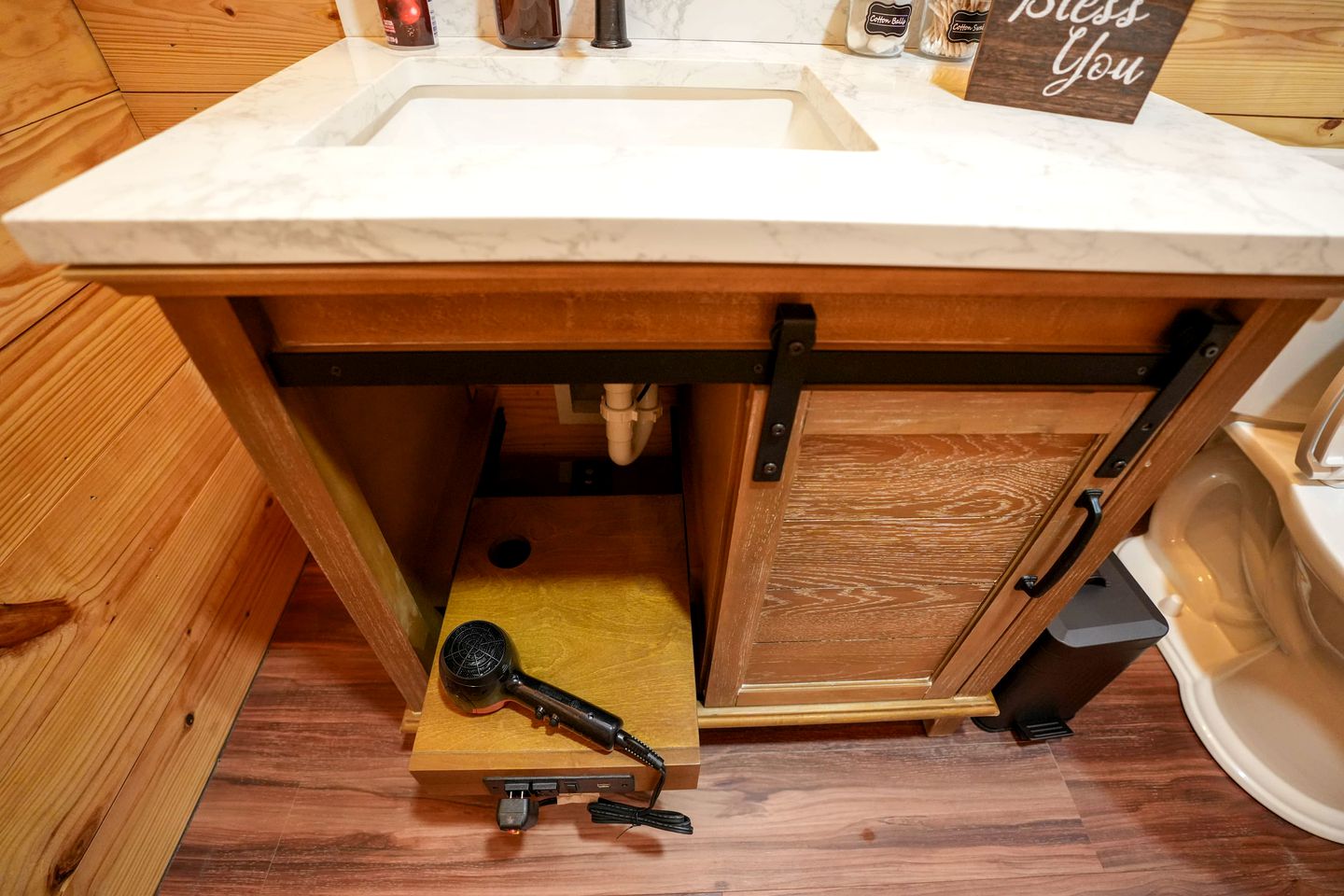 Cabin with Hot Tub and Fire Pit, For Family Glamping near Lake Bridgeport, Texas