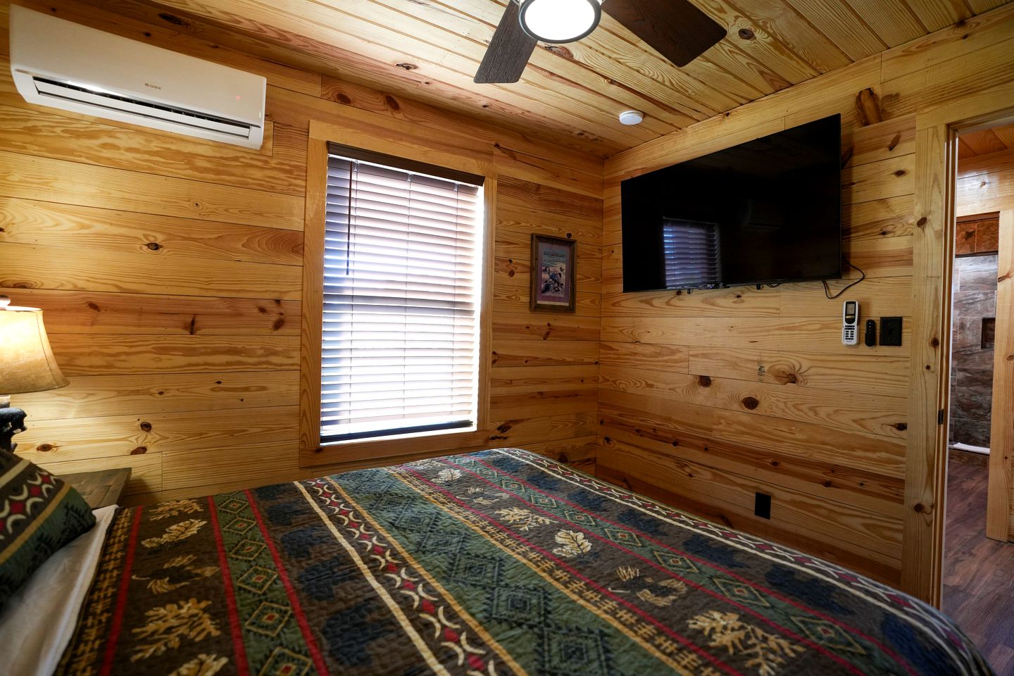 Cabin with Hot Tub and Fire Pit, For Family Glamping near Lake Bridgeport, Texas