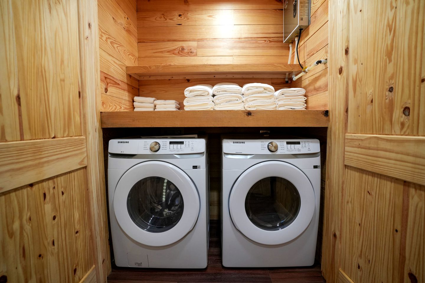 Cabin with Hot Tub and Fire Pit, For Family Glamping near Lake Bridgeport, Texas