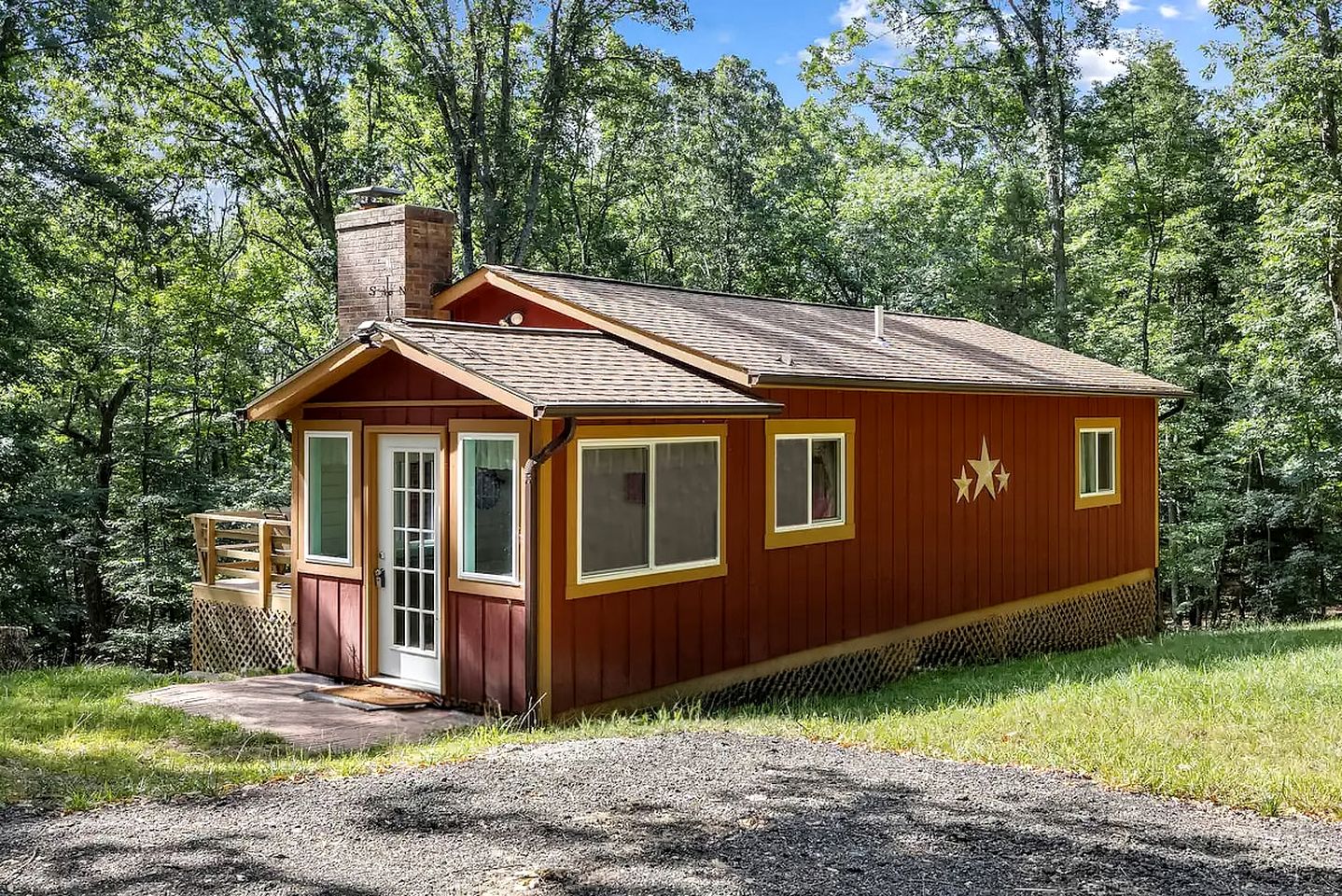 Secluded Pet Friendly Wooden Cabin in Mount Jackson, Virginia