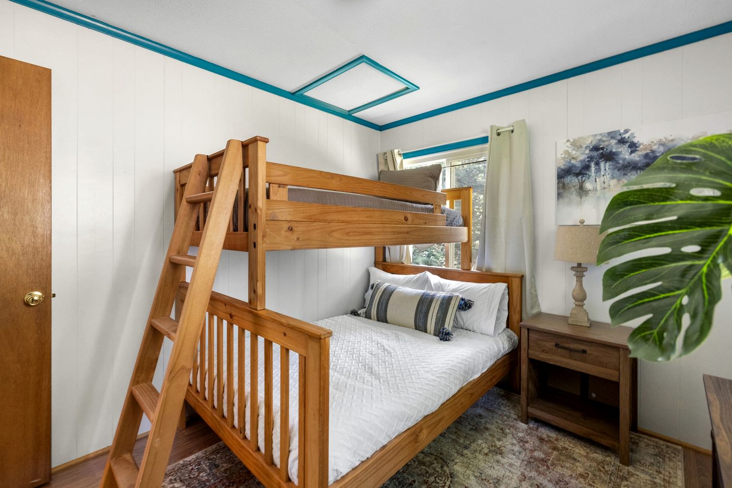 Secluded Pet Friendly Wooden Cabin in Mount Jackson, Virginia