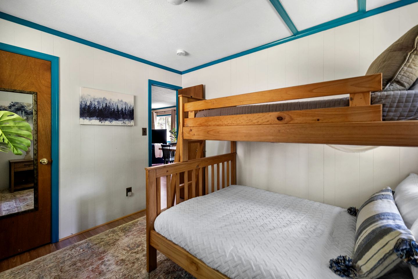Secluded Pet Friendly Wooden Cabin in Mount Jackson, Virginia