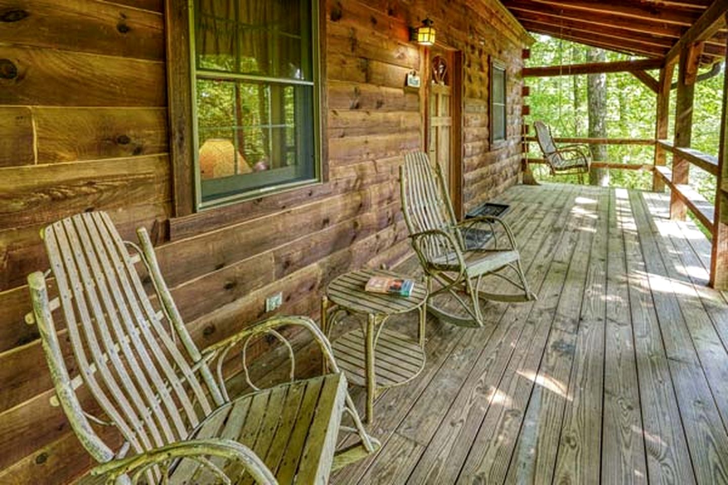 Cozy Log Cabin for an Ohio Outdoor Adventure near Hocking Hills State Park