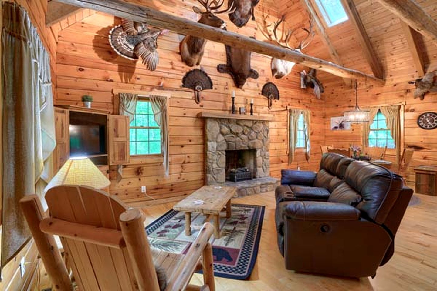 Cozy Log Cabin for an Ohio Outdoor Adventure near Hocking Hills State Park