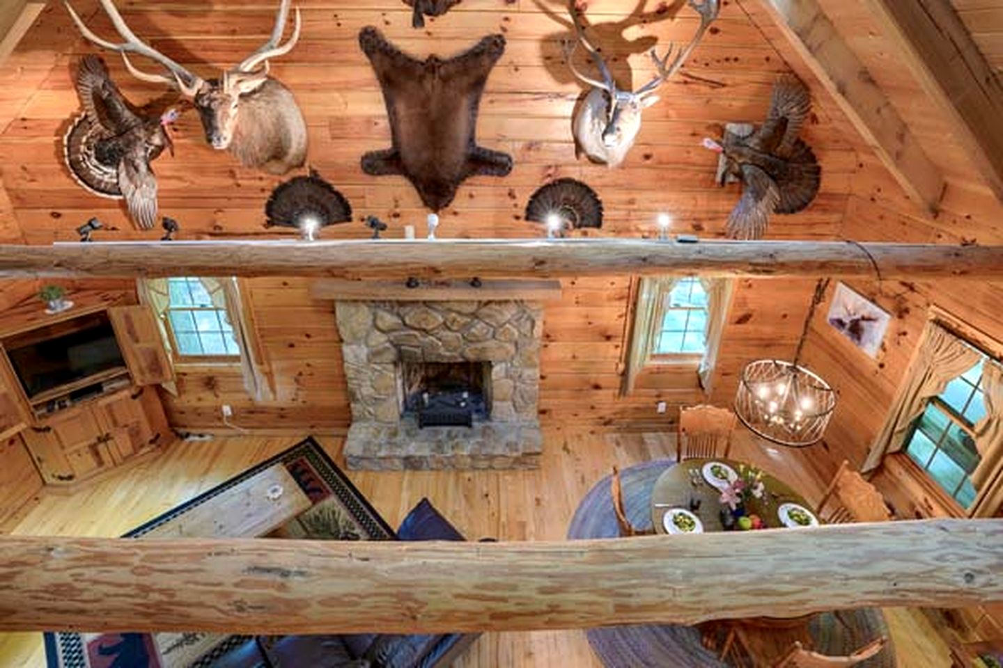 Cozy Log Cabin for an Ohio Outdoor Adventure near Hocking Hills State Park