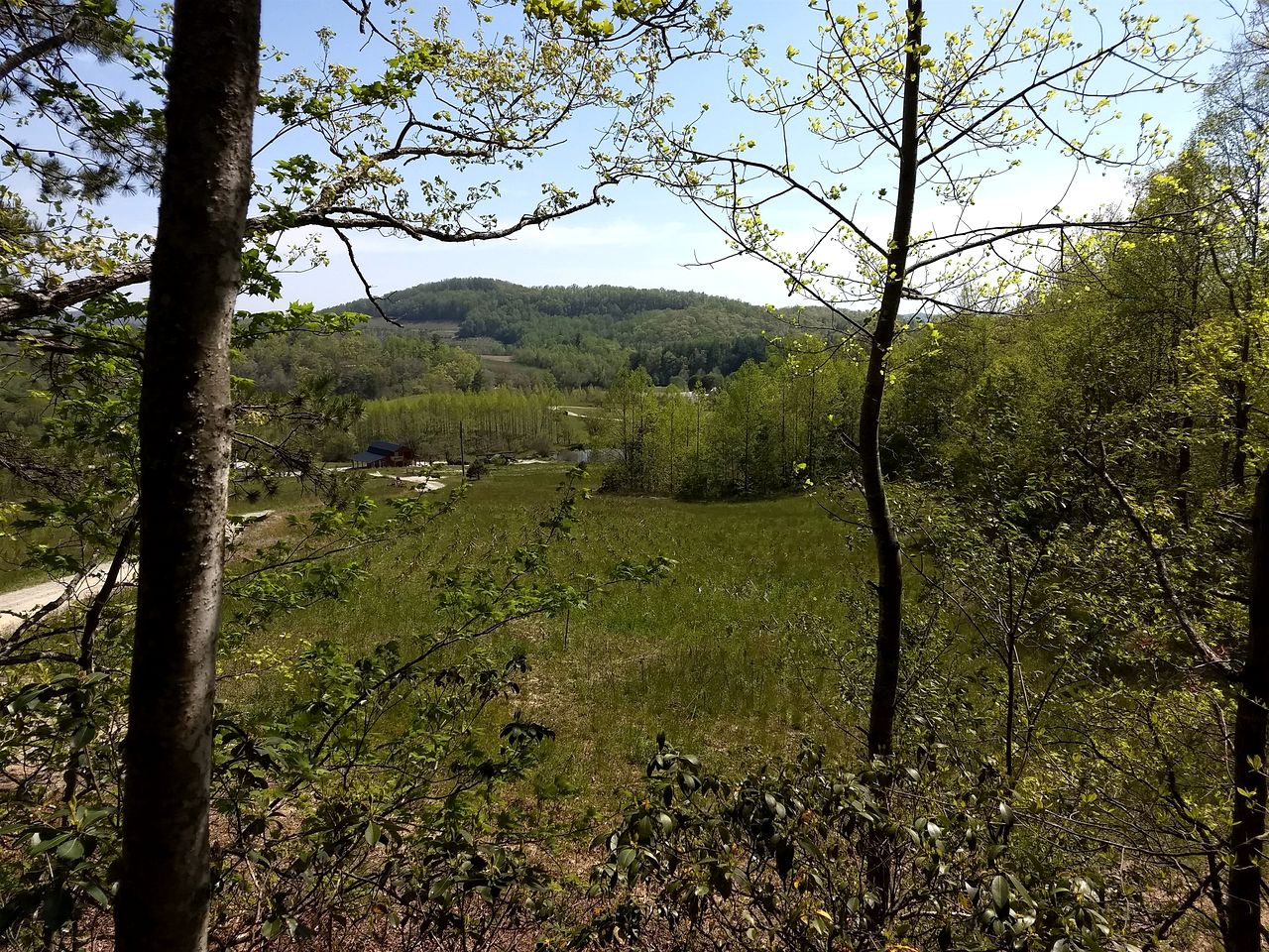 Romantic Rural Retreat with Fireplace and Private Hot Tub on 20 Acres, near Historic Hendersonville and Asheville, NC