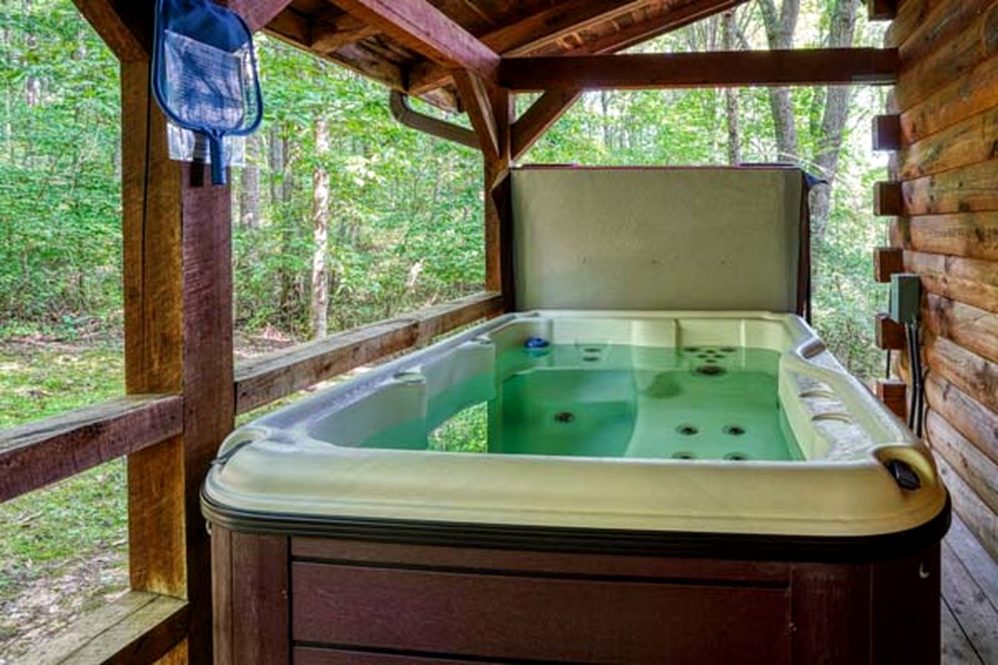 Cozy Log Cabin for an Ohio Outdoor Adventure near Hocking Hills State Park