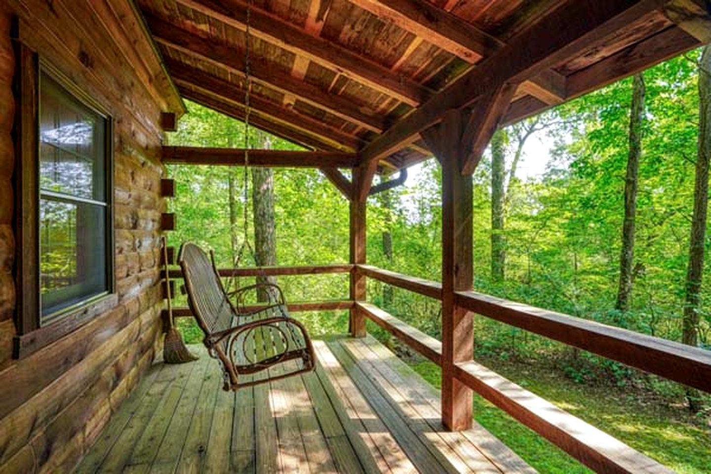 Cozy Log Cabin for an Ohio Outdoor Adventure near Hocking Hills State Park