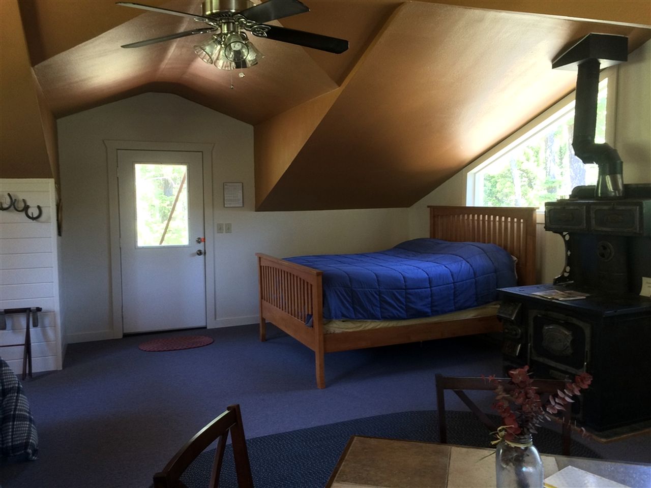 Charming Loft-Style Cabin Rental for Six near Missoula, Montana