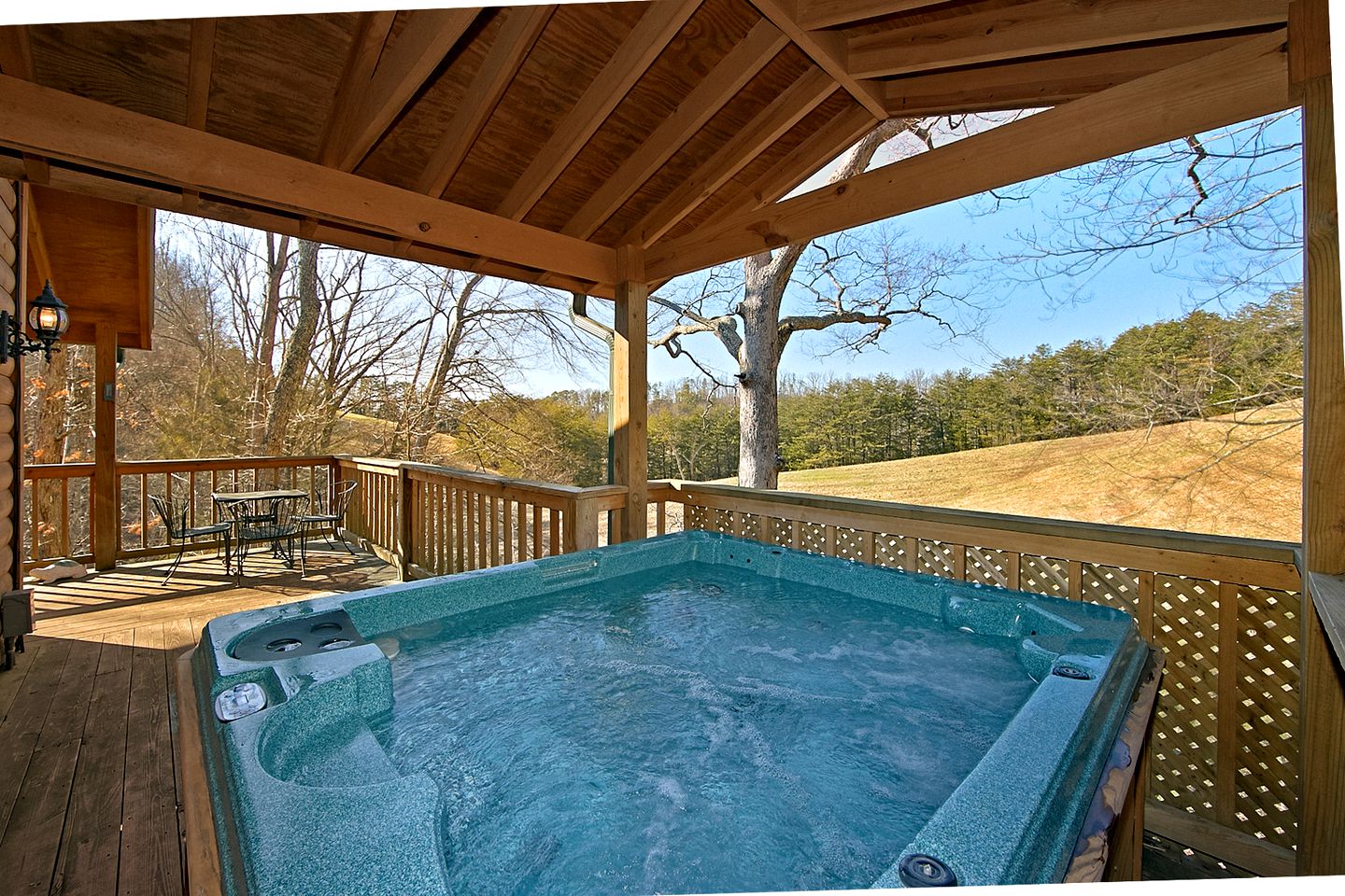 Amazing Cabin with a Hot Tub and Views of Mt. LeConte in Sevierville, East Tennessee