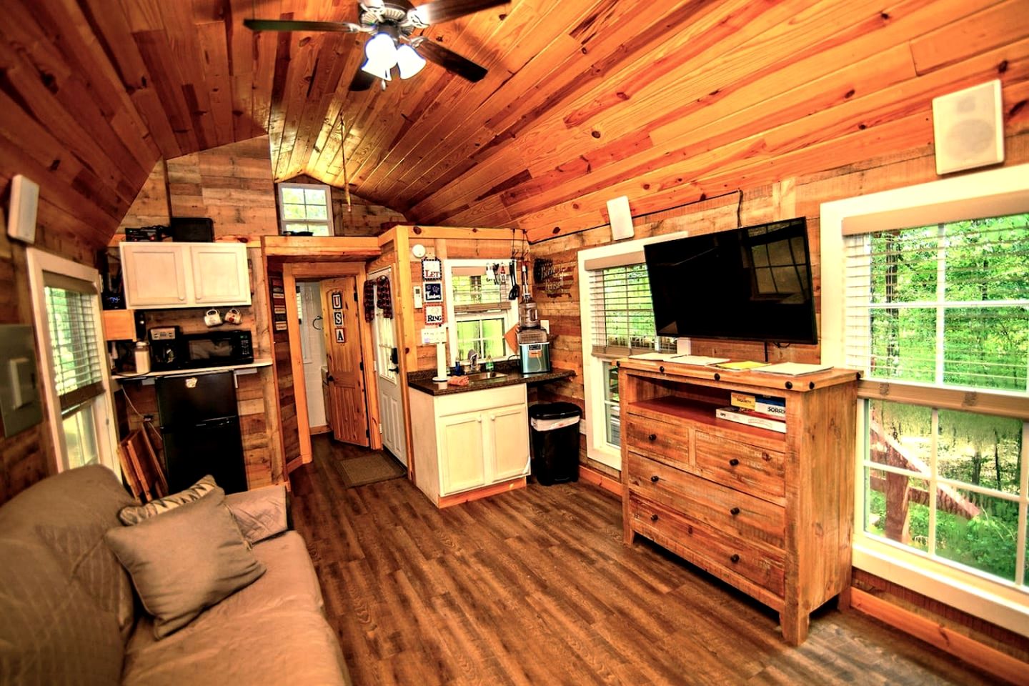 Lovely Cabin Accommodation for a Getaway near Lake Greeson in Murfreesboro, Arkansas