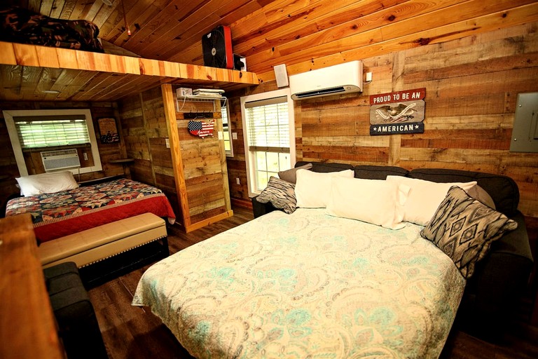 Cabins (United States of America, Murfreesboro, Arkansas)