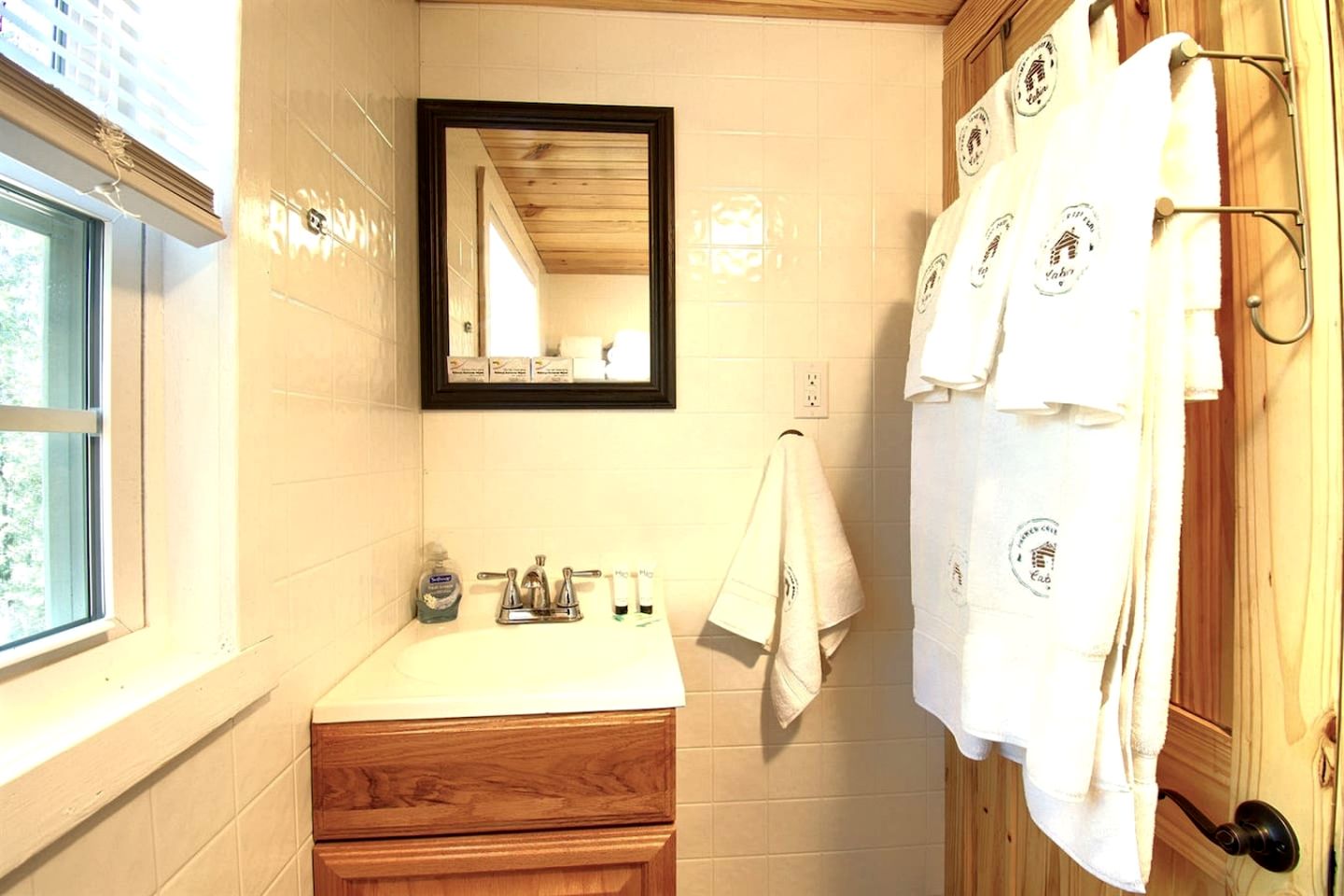 Lovely Cabin Accommodation for a Getaway near Lake Greeson in Murfreesboro, Arkansas