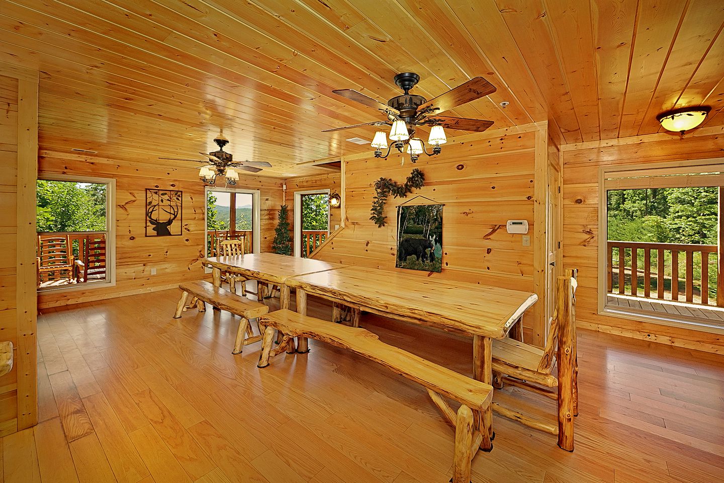 Spacious Cabin near Gatlinburg for a Group Getaway in Tennessee